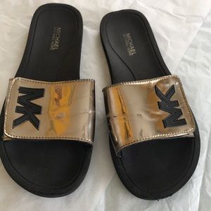 MK sandal size 6